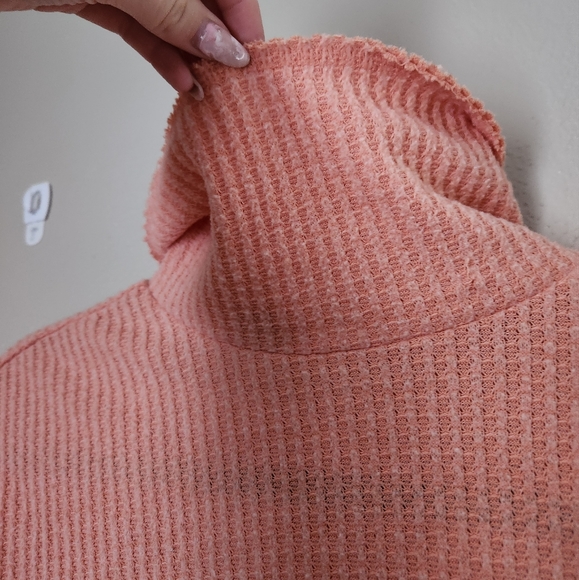 Wild Fable Peach Turtle Neck Crop Top - Picture 3 of 4